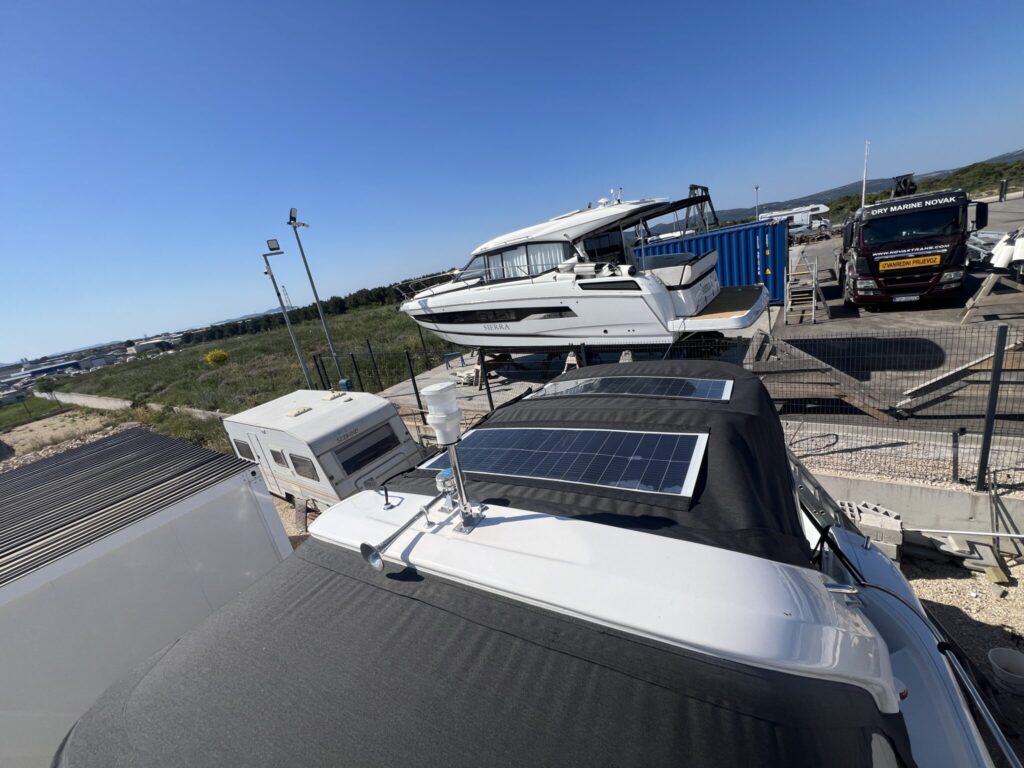 Solarni panel za motornu jahtu Bavaria S29